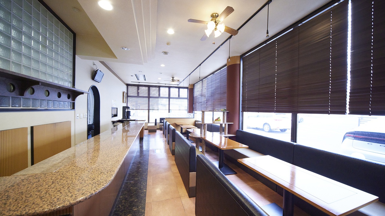 お待ち合わせや休憩など、目的に合わせてご自由にお過ごしいただけるフリースペースをご用意しております