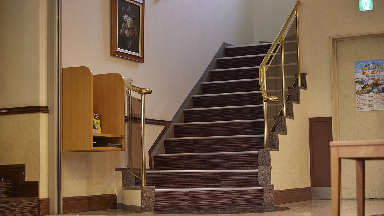 繁華街へ徒歩5分の便利な立地ですが、周辺は官庁等が立ち並び夜は静かです