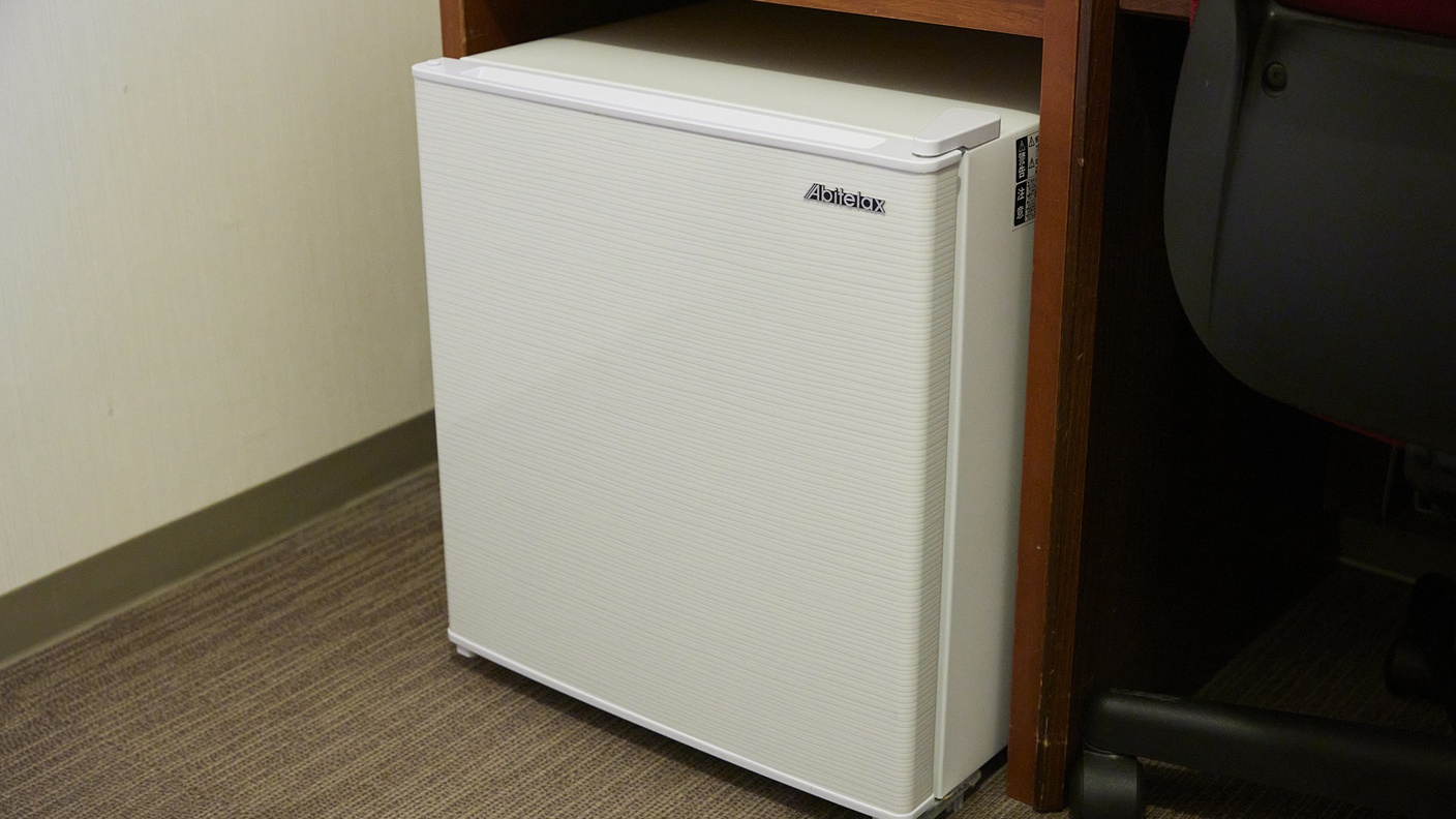 全室にお持込み用の空の冷蔵庫を設置しております