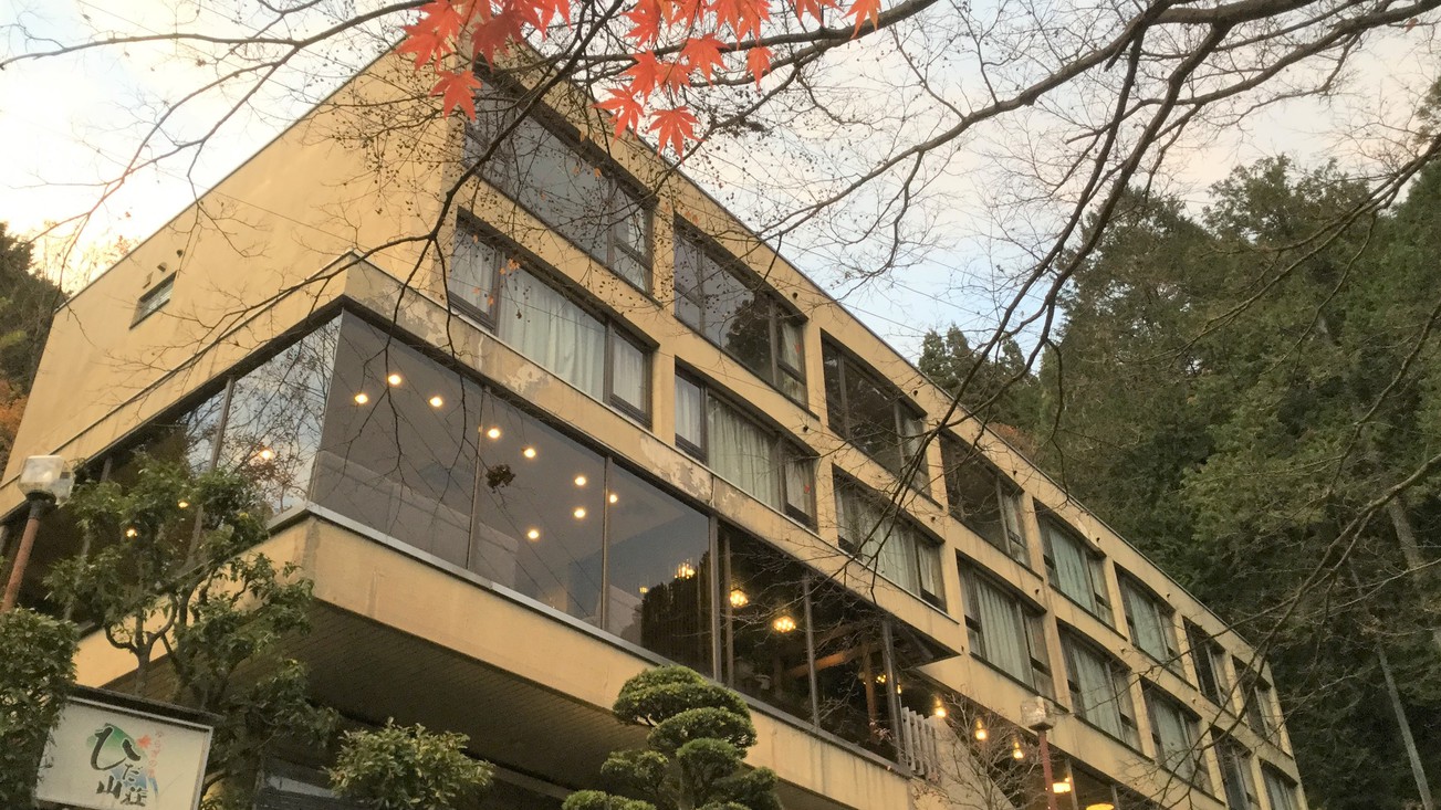 *【外観】下呂温泉随一の高台に建つ当館ならでは！絶景をご覧いただけます