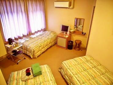 エコノミートリプルリーズナブルに泊まるならこの部屋！ビジネスタイプのちょっと手狭なタイプ