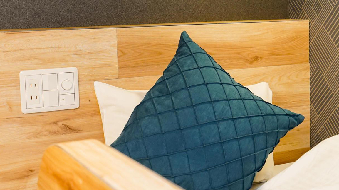 枕元にコンセント完備