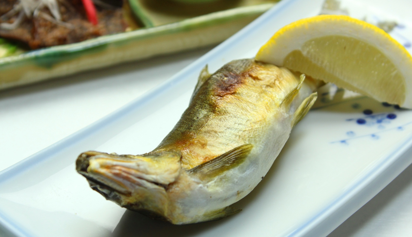 鮎の塩焼き。自然あふれる秩父ならではの美味しい食材です。