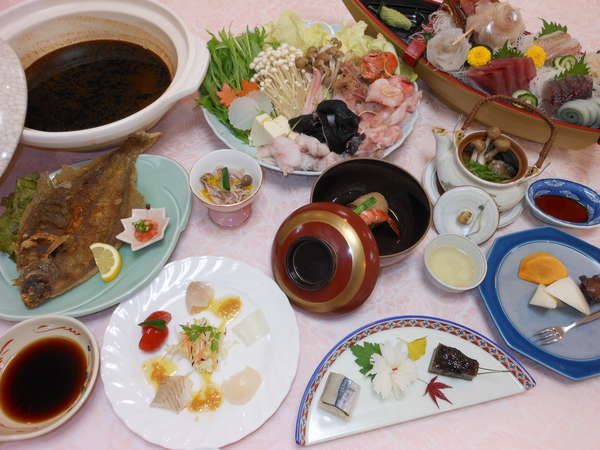 あんこう鍋・刺身舟盛プランの夕食膳（一例）