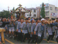 夏祭りの様子お神輿