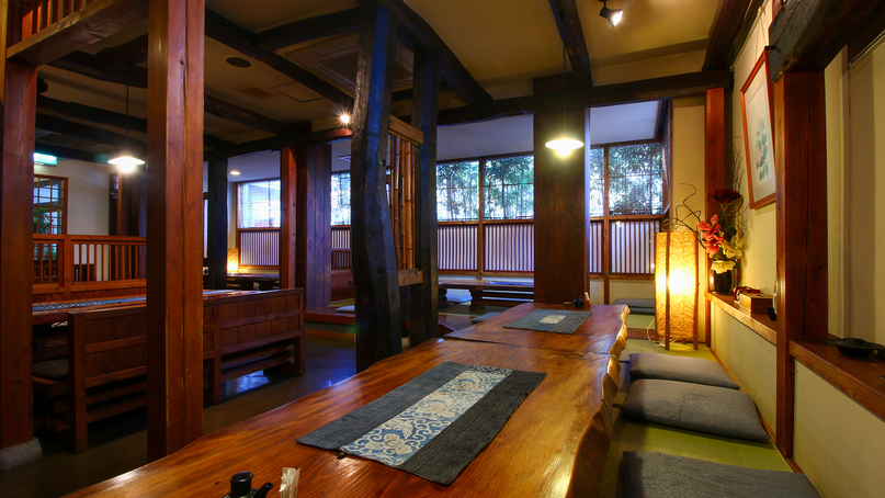 #古民家の古材（築300年）を使用したこだわりのお食事処です。