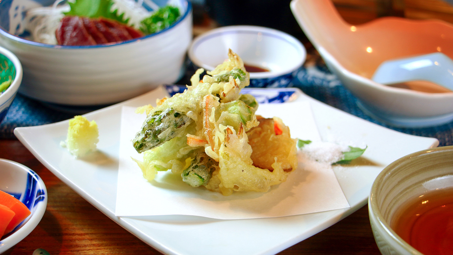 #旬野菜のかき揚げ農家から直接頂いた野菜の力！お塩を少しつけてお召し上がりください。