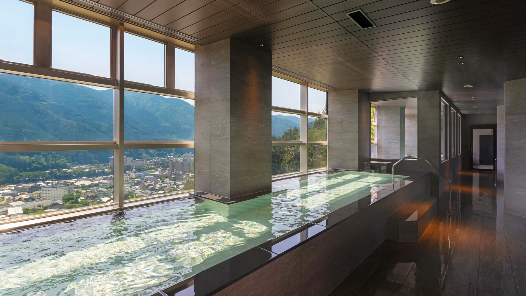 【夕食なし・朝食付】観光にもビジネスにも♪遅いチェックインでもOK 1泊基本バイキング朝食付