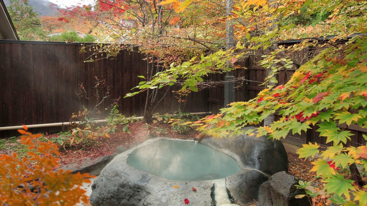 【露天風呂・お釜の湯】蔵王の自然を楽しみながら名湯・蔵王温泉を源泉かけ流しで