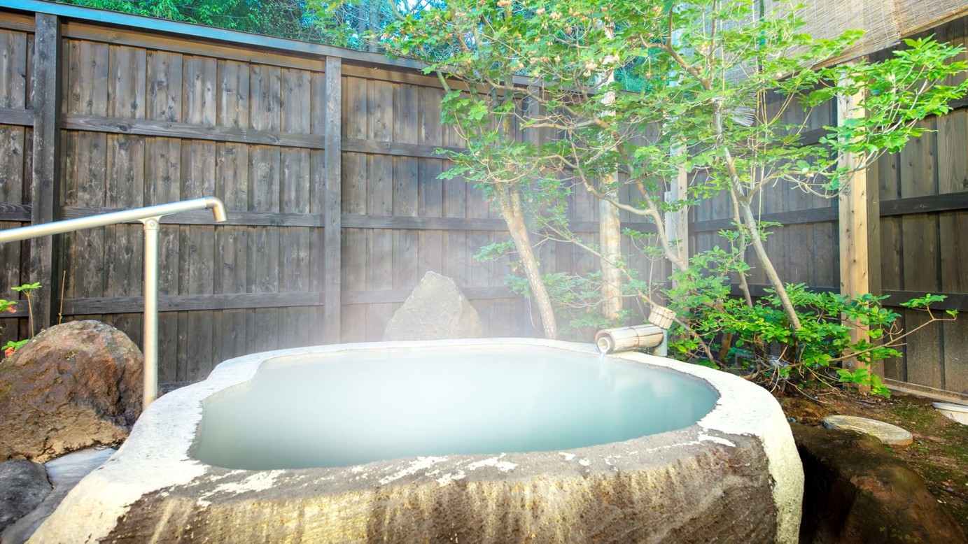 【露天風呂・ドッコの湯】蔵王の自然を楽しみながら名湯・蔵王温泉を源泉かけ流しで