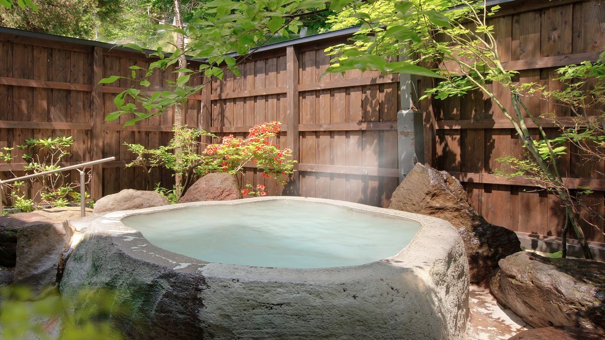 【露天風呂・ドッコの湯】蔵王の自然を楽しみながら名湯・蔵王温泉を源泉かけ流しで