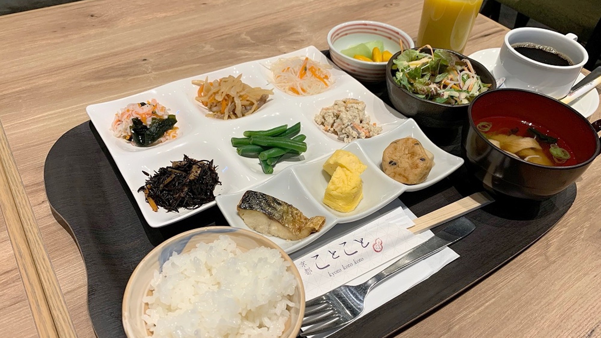 【朝食】和食プレート／京都の家庭料理“;おばんざい”;を中心とした和食