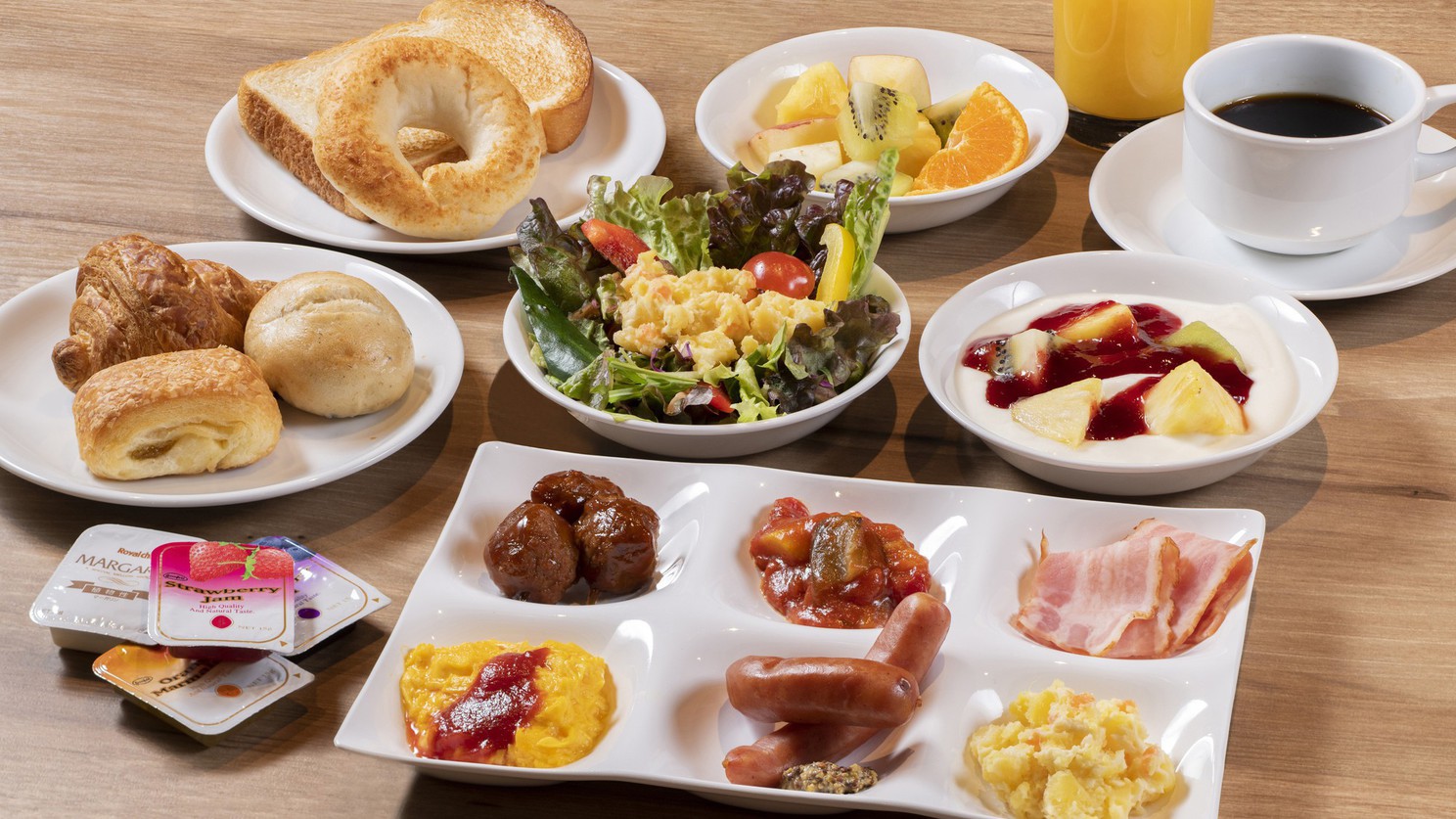 【朝食】ブッフェ／パン・サラダ・卵料理などの洋食メニューも充実