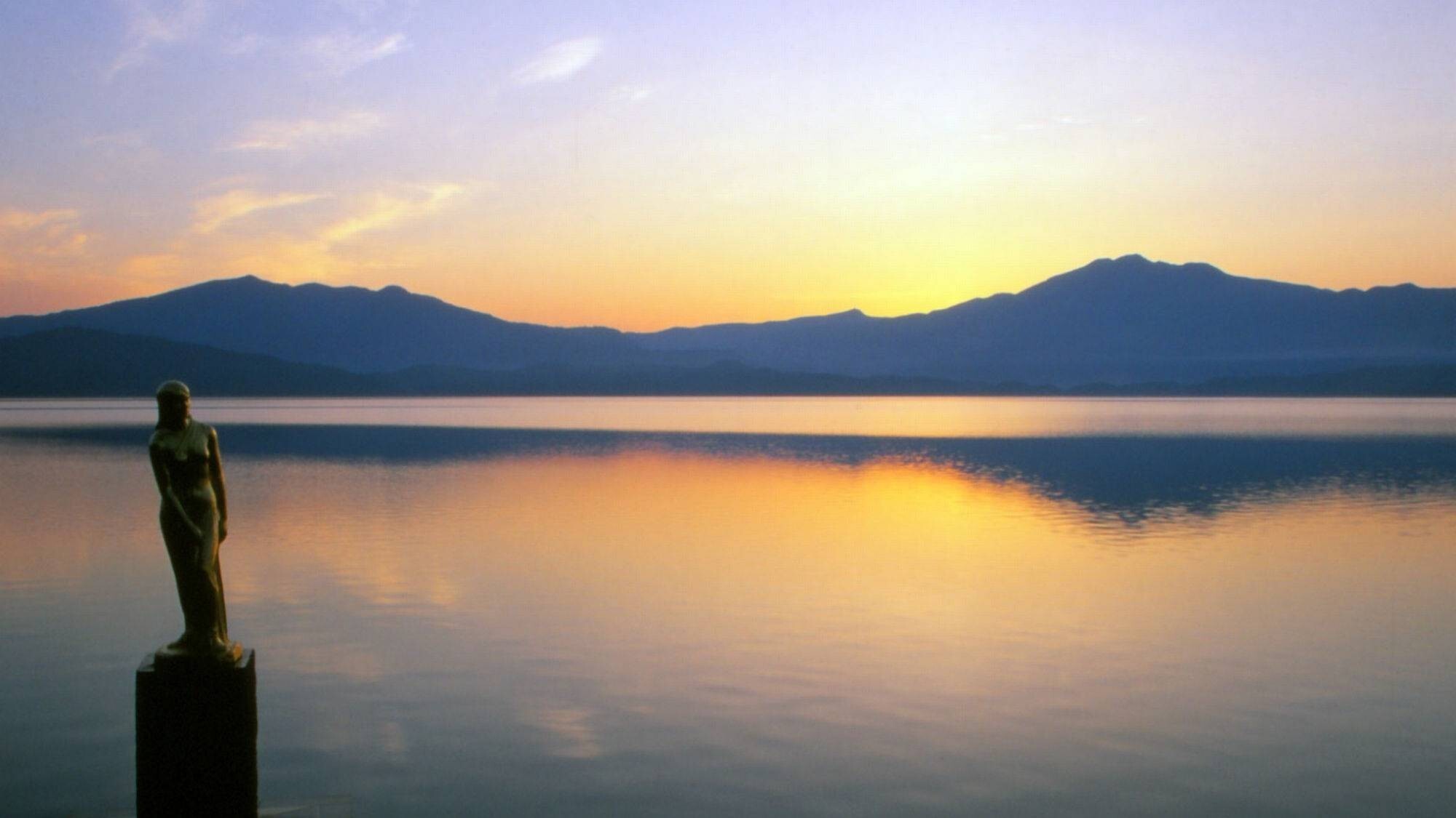 田沢湖畔＜当館目の前＞