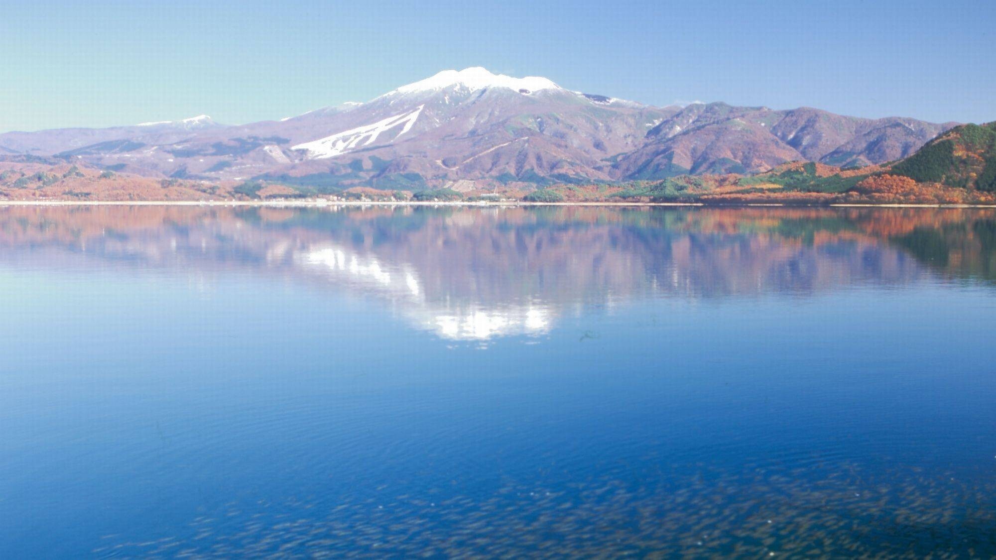 田沢湖畔＜当館目の前＞