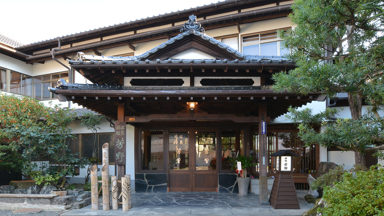 【国登録有形文化財の宿】人吉温泉で趣のある純和風旅館『芳野旅館』へようこそ。