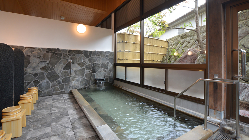 浴場：人吉温泉・100％天然温泉の無色透明でやわらかい泉質をお愉しみください。