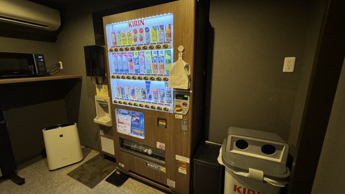 ソフトバンク自動販売機<ホテル棟1F・4F スパ棟1F・2F>