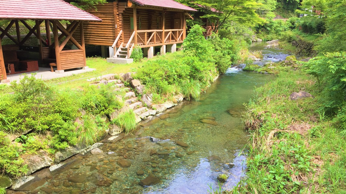 [施設・外観] 施設内を流れる川