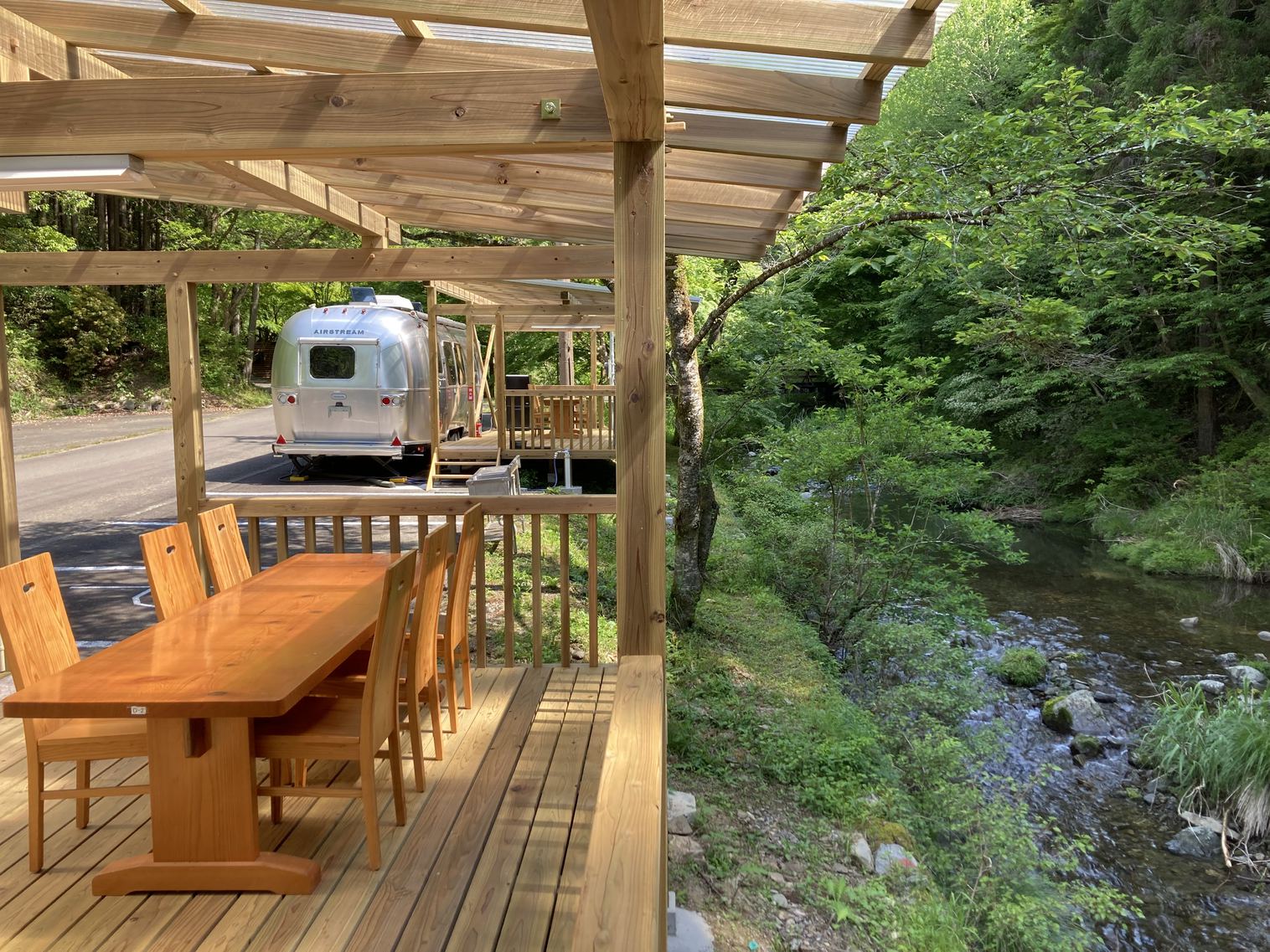 エアストリーム の川沿いなベランダ