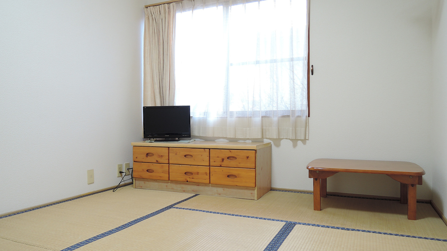 *【客室一例】畳のお部屋でホッと一息♪日当たりの良いお部屋です。