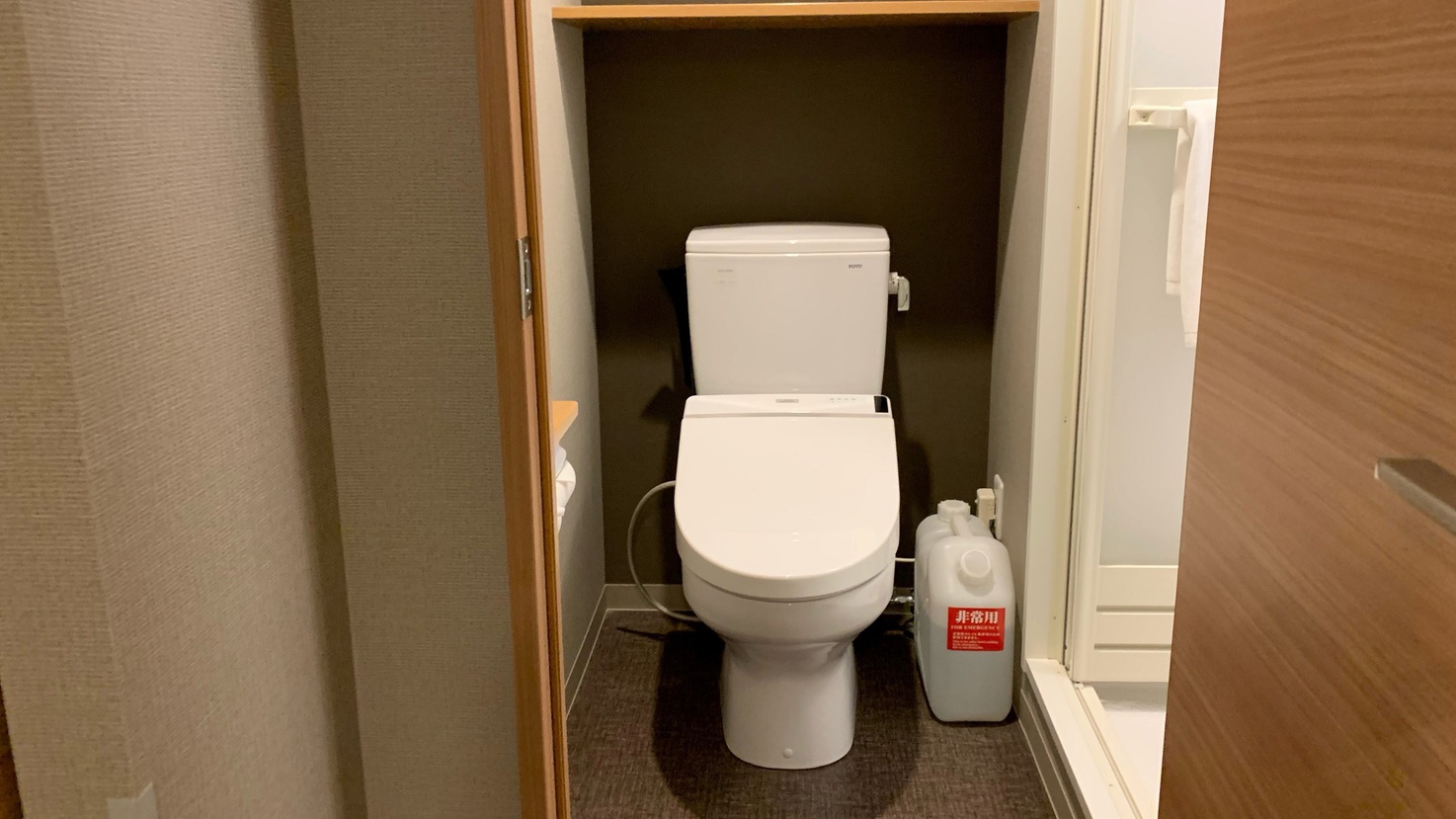 【客室】温水洗浄機能付きトイレ