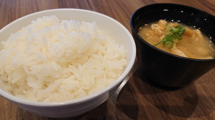 ごはん、味噌汁