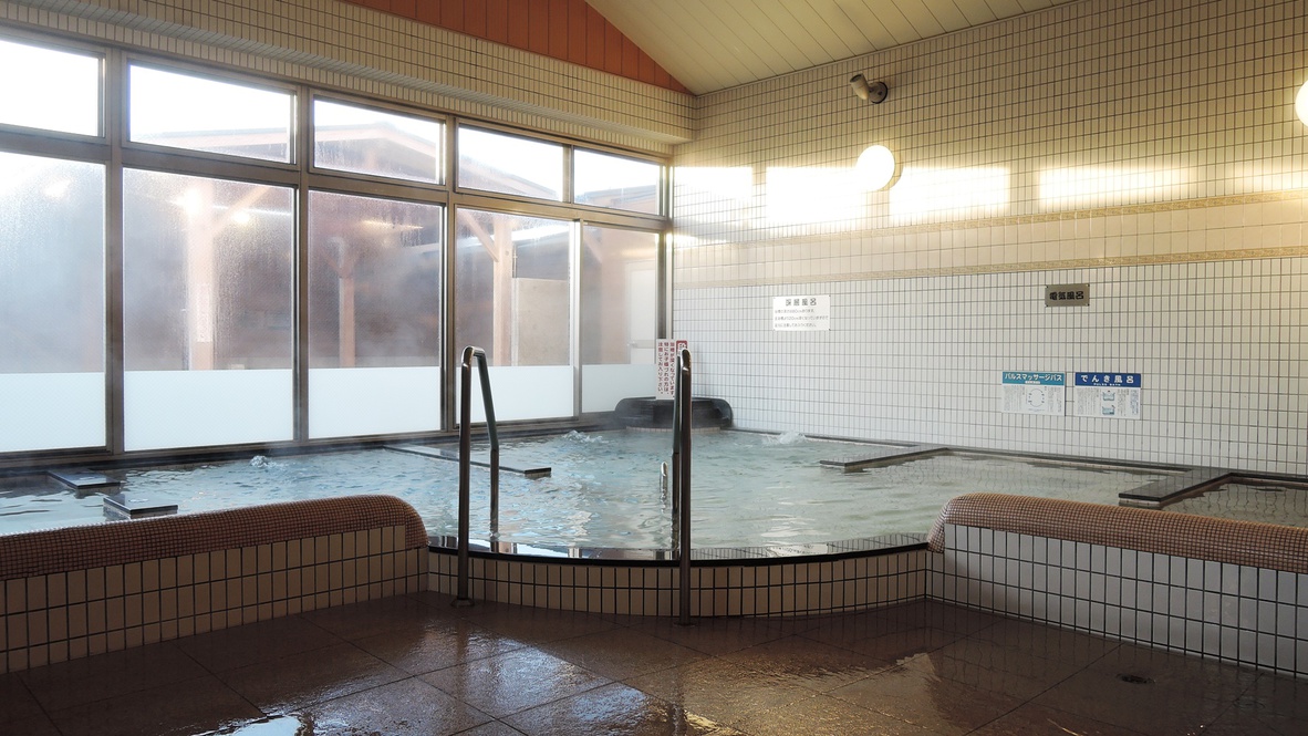 【女湯】広々大浴場では様々な種類の温泉をお楽しみいただけます 
