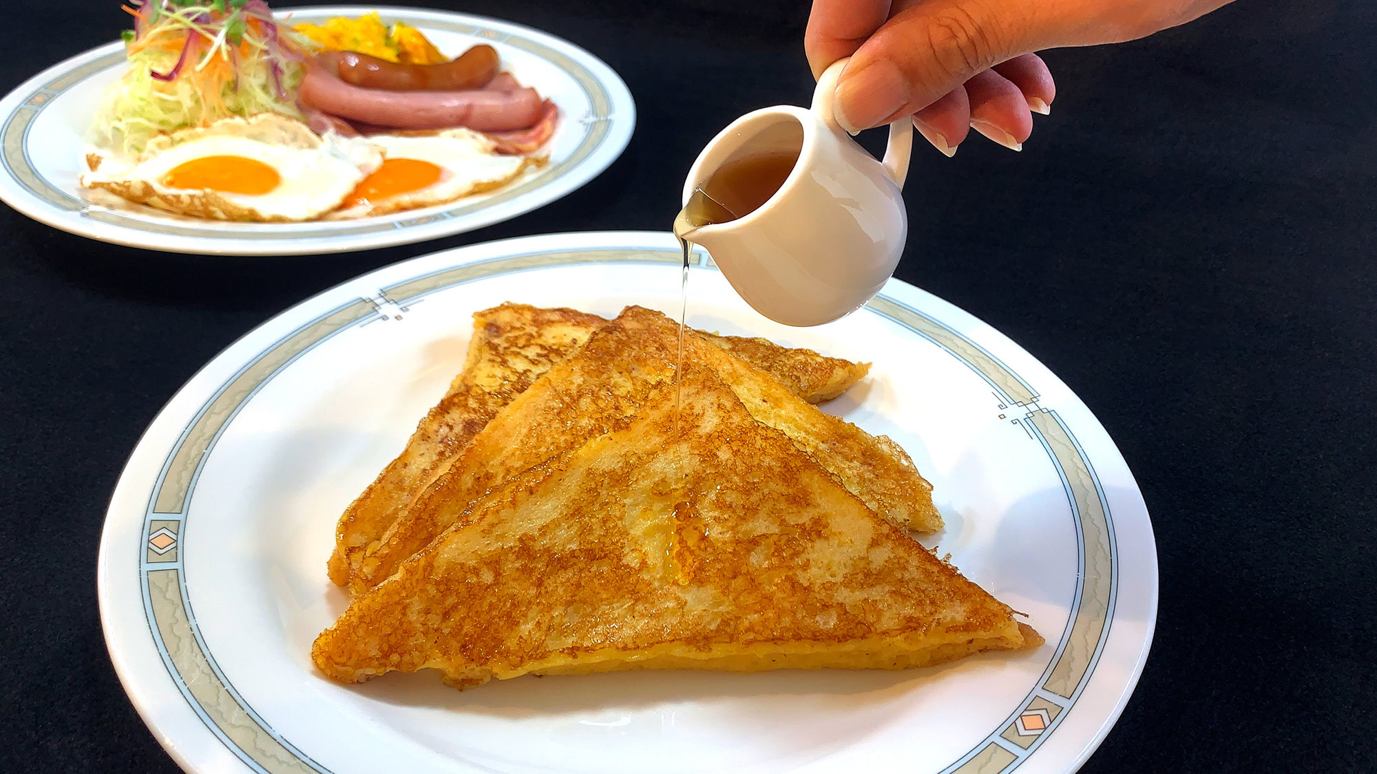 洋朝食／お客様に大好評のフレンチトースト。シロップをたっぷりかけてどうぞ