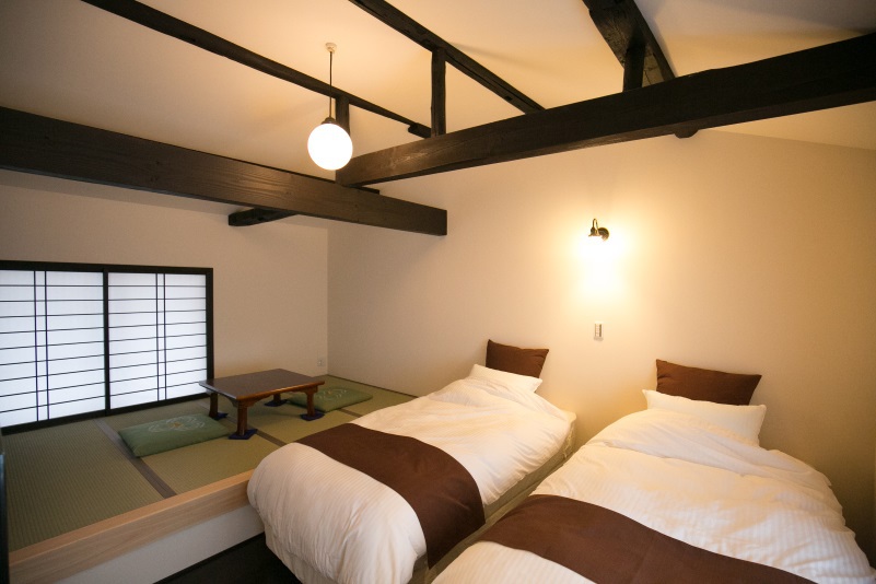 Nijo Yurakuan Stop at Nijo Yurakuan to discover the wonders of Kyoto. Featuring a satisfying list of amenities, guests will find their stay at the property a comfortable one. Free Wi-Fi in all rooms are just some o