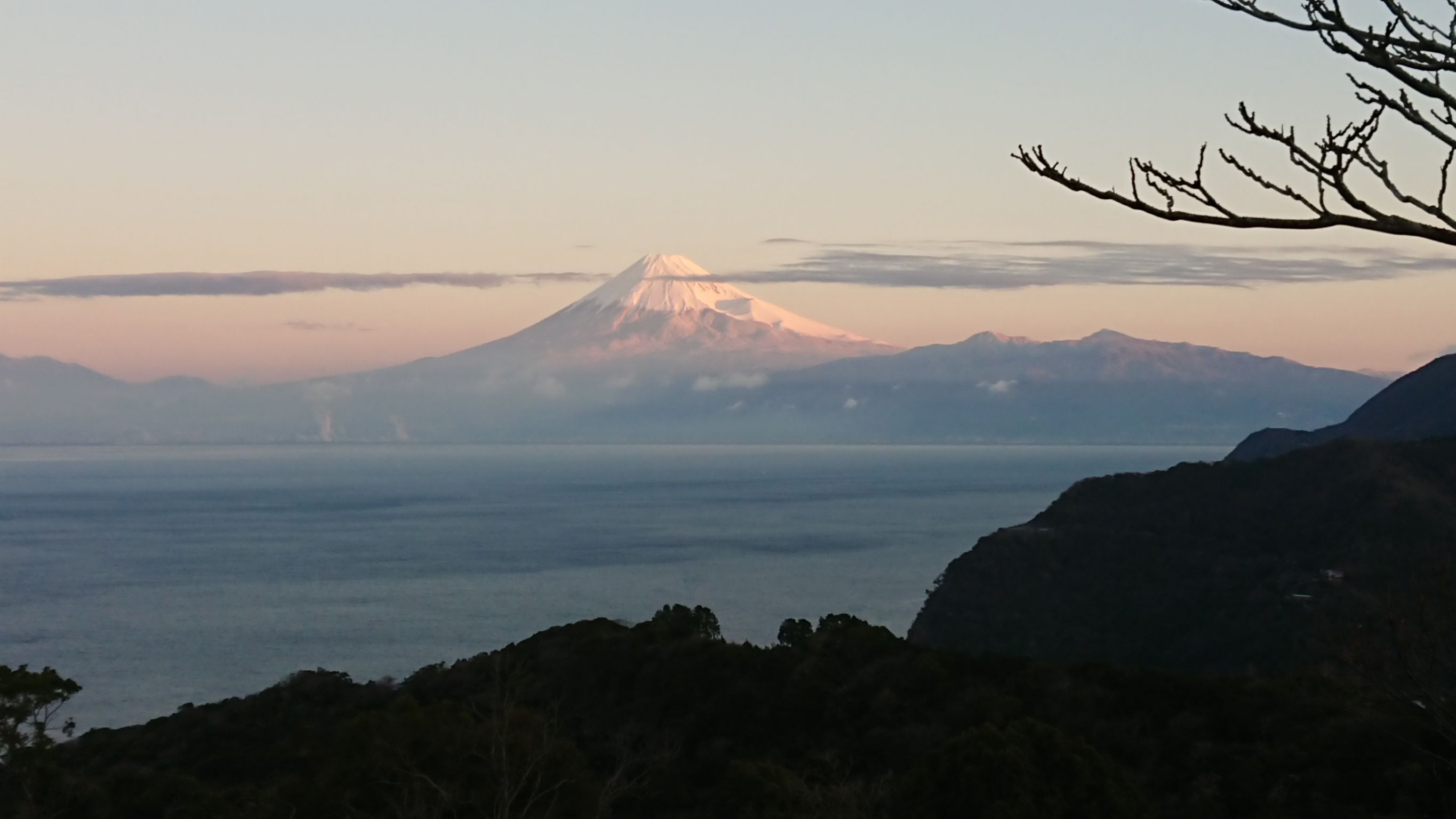 朝焼けの富士山