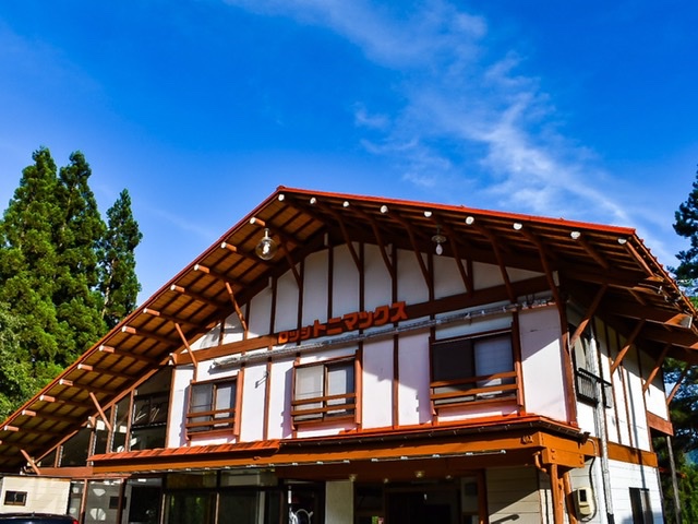 Lodge Tony Max Stop at Lodge Tony Max to discover the wonders of Takayama. Featuring a satisfying list of amenities, guests will find their stay at the property a comfortable one. Service-minded staff will welcome a