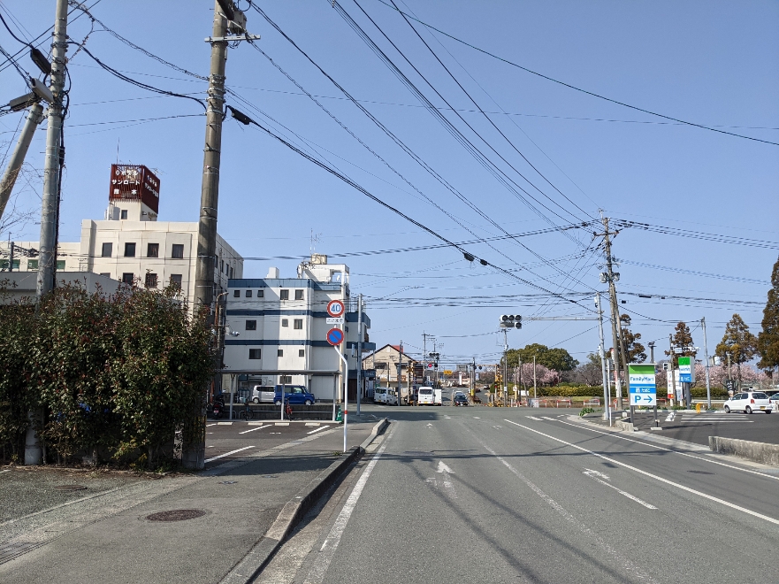 ホテルの前にコンビニオープン！