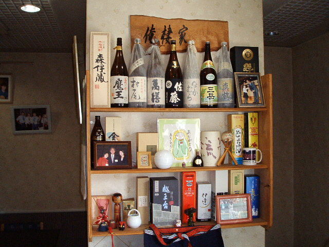 酒屋もビックリ！これだけレアな焼酎が揃うお店はなかなかありません。ロック1合¥300〜800(税別)