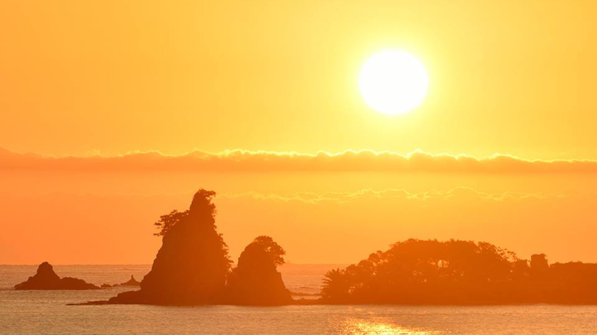 ゴジラ岩：日の出