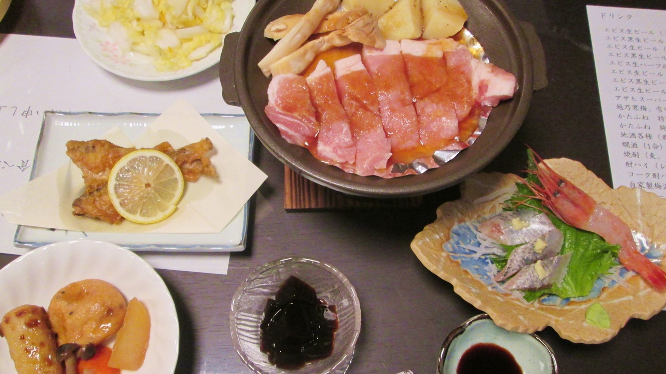 *夕食一例／日本海で朝獲れた新鮮な魚やお肉メニューもございます！