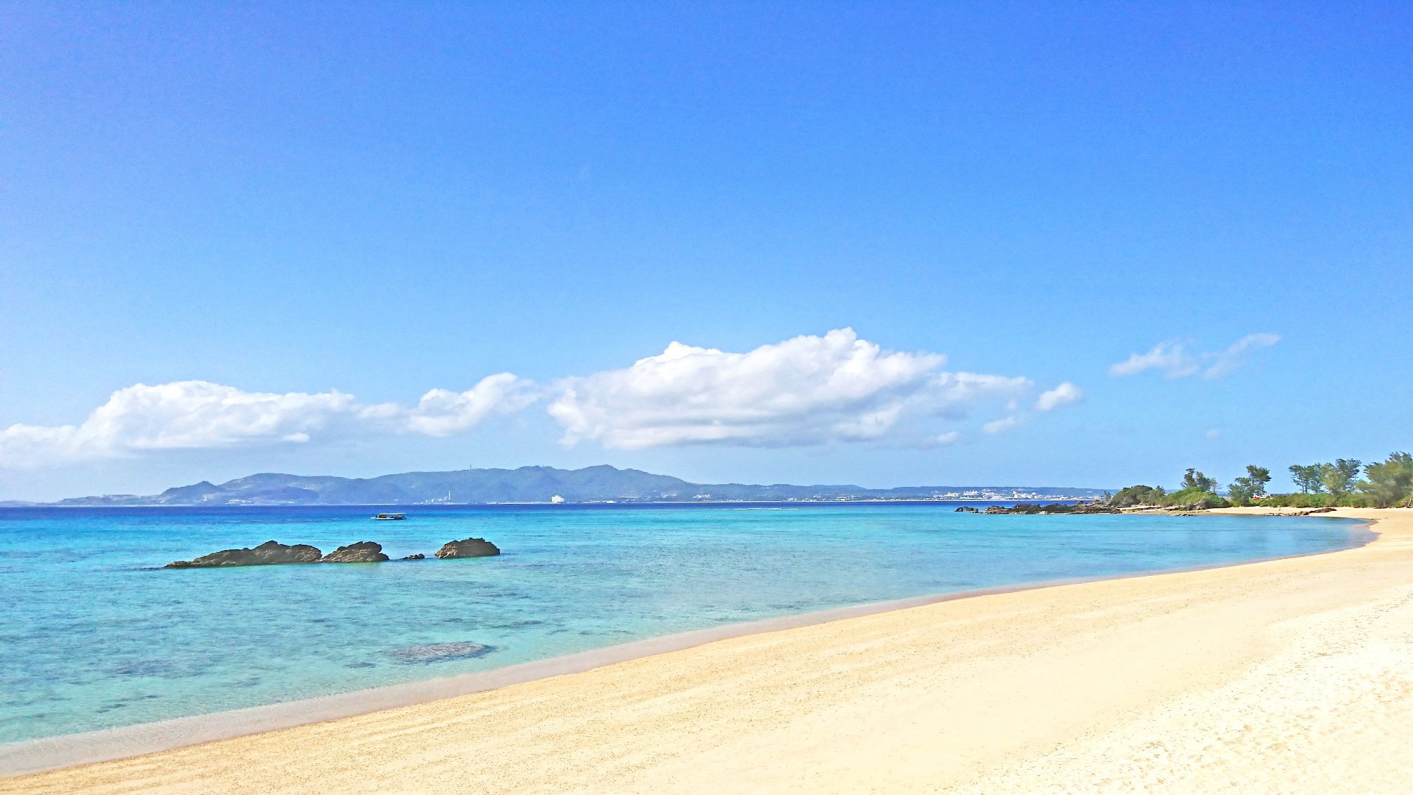 【名護市民ビーチ】車で約23分