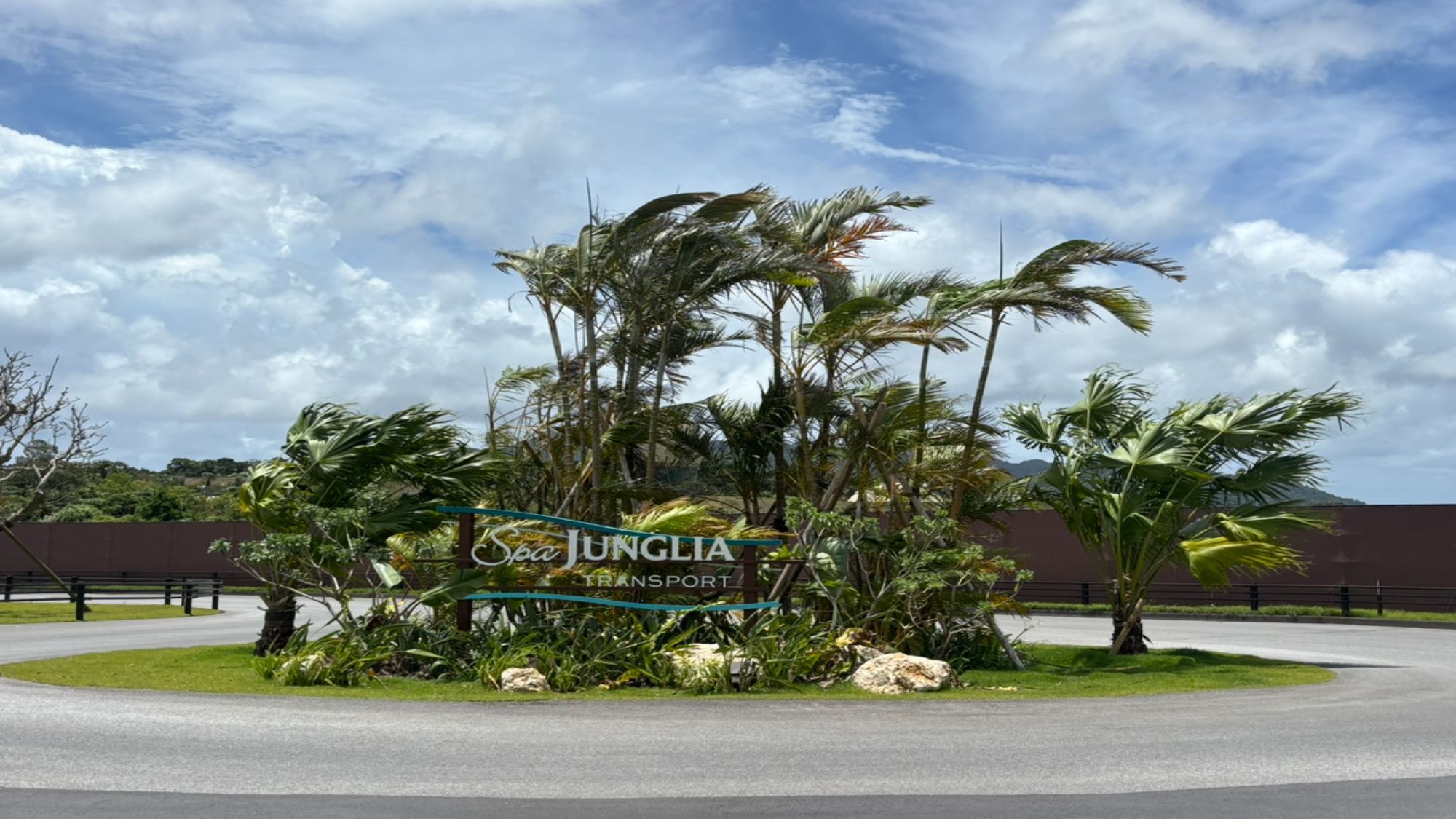 【ジャングリア】車で約18分