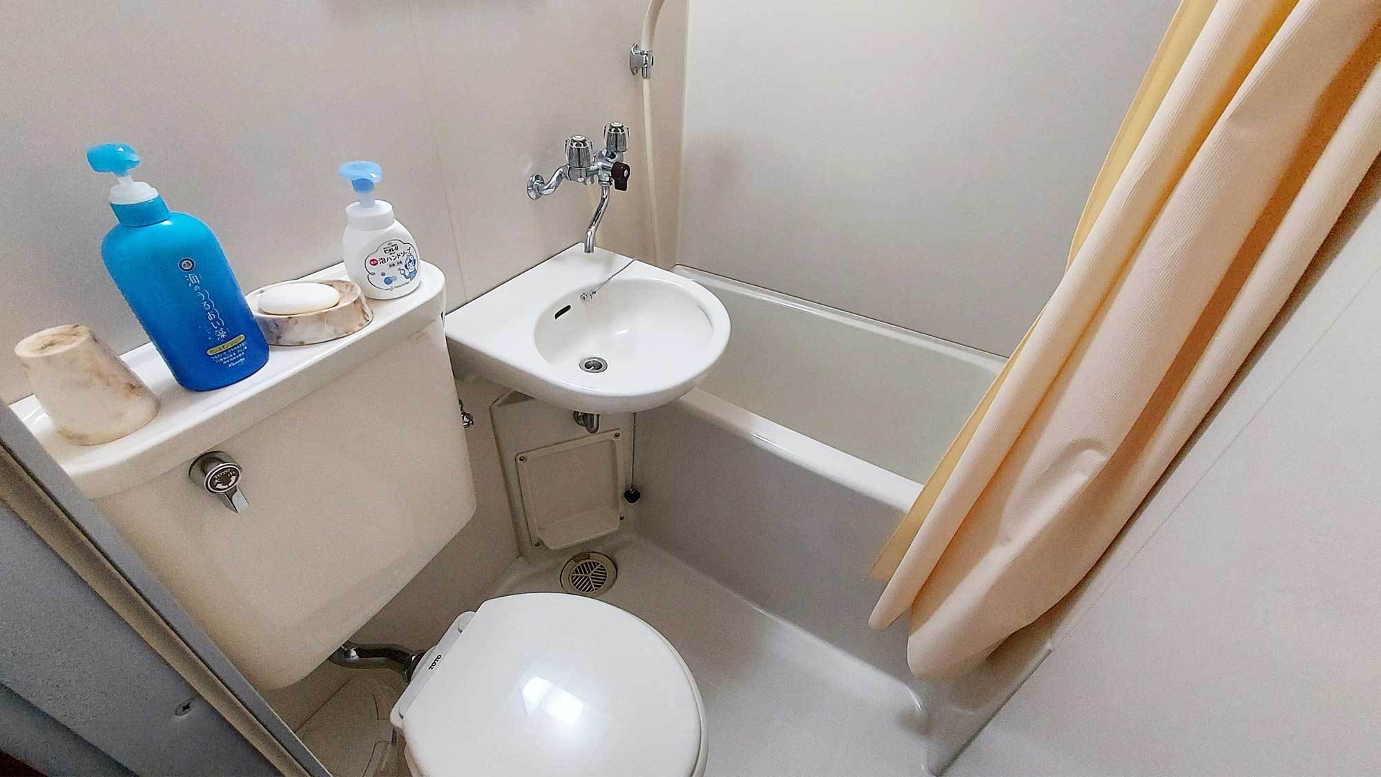 *【客室一例】各お部屋にはユニットバス付大浴場はございませんが近隣温泉のご紹介可能です