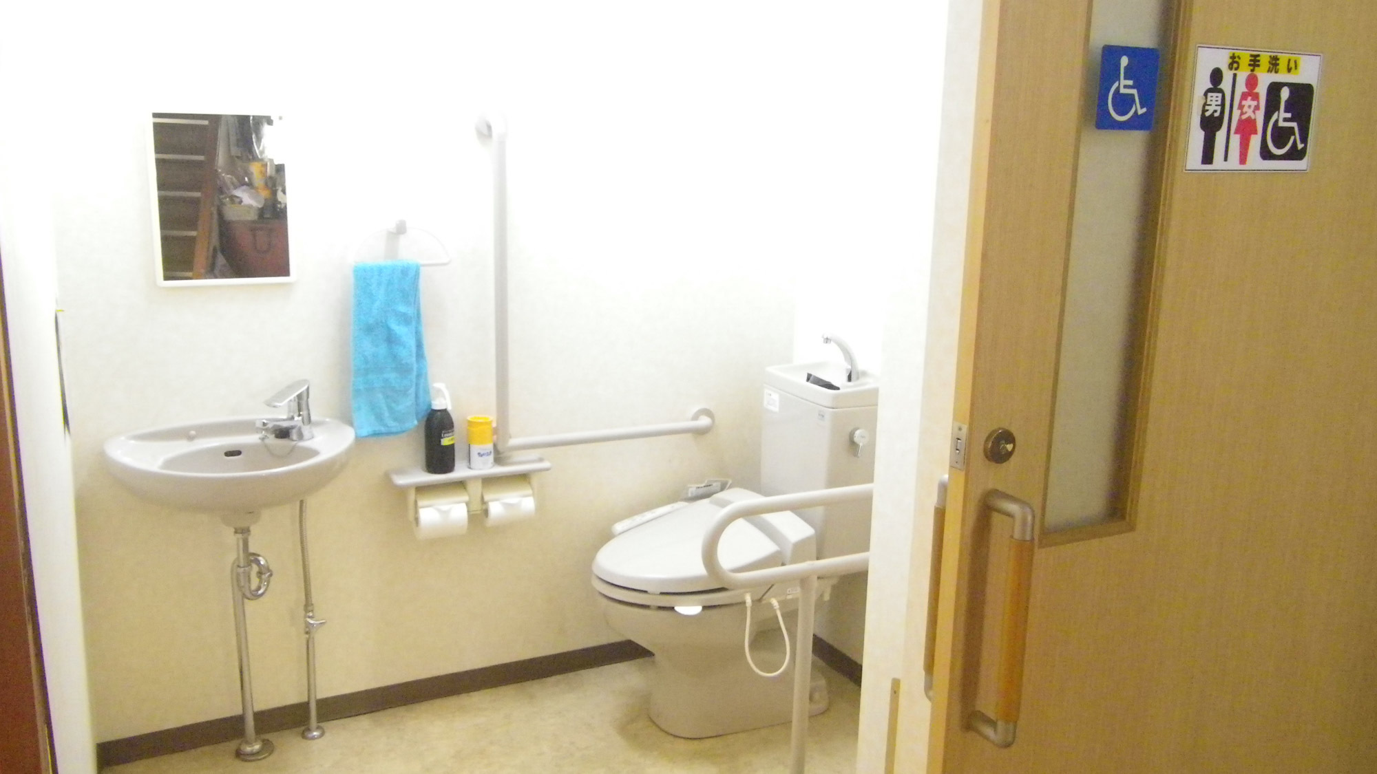 *車いす用トイレ：当館は俵山温泉で唯一バリアフリー設備があり、高齢者や障害者の方に優しい造りとなって
