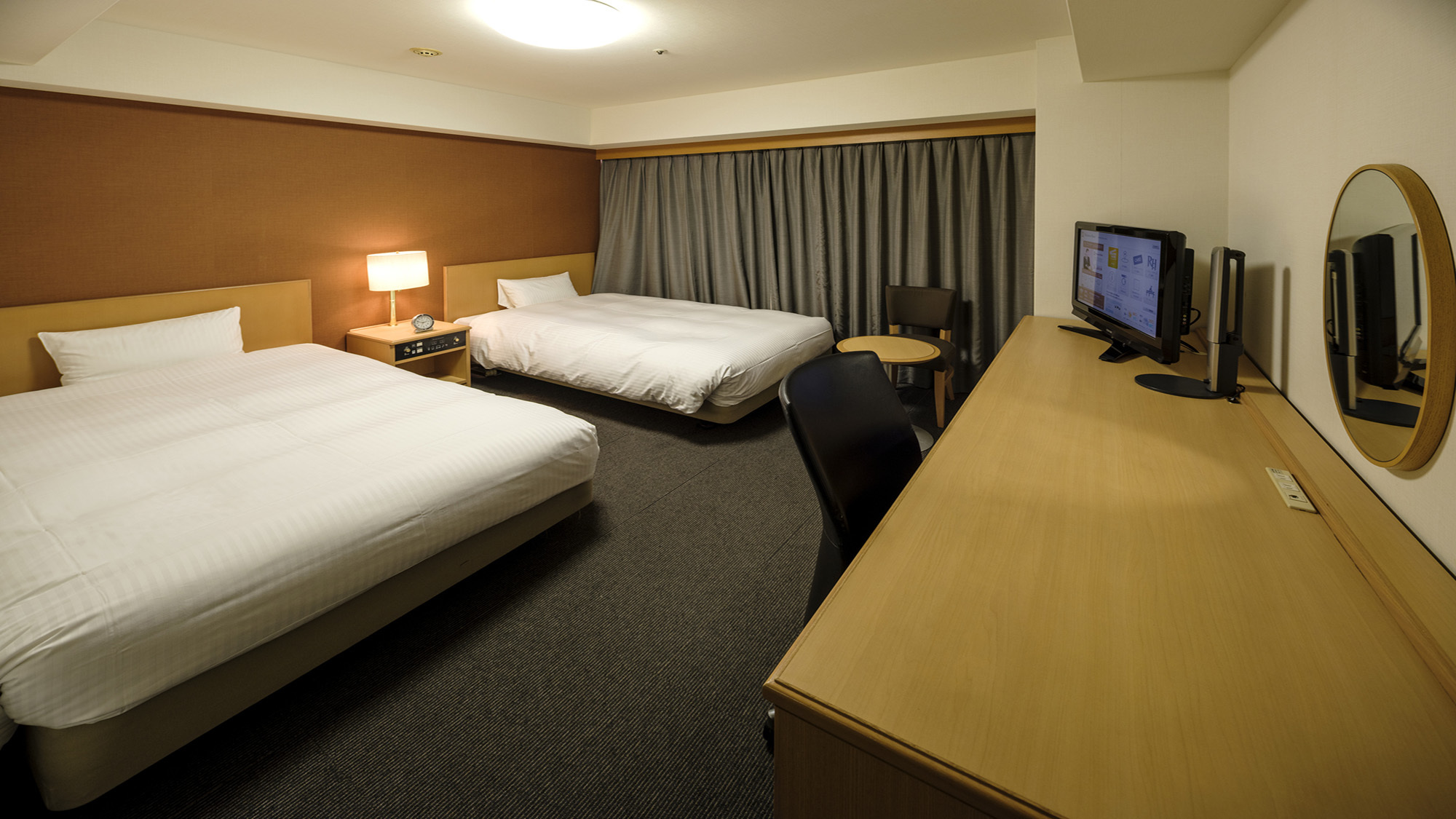 ツイン（ベッド123cm×;2台/26平米）