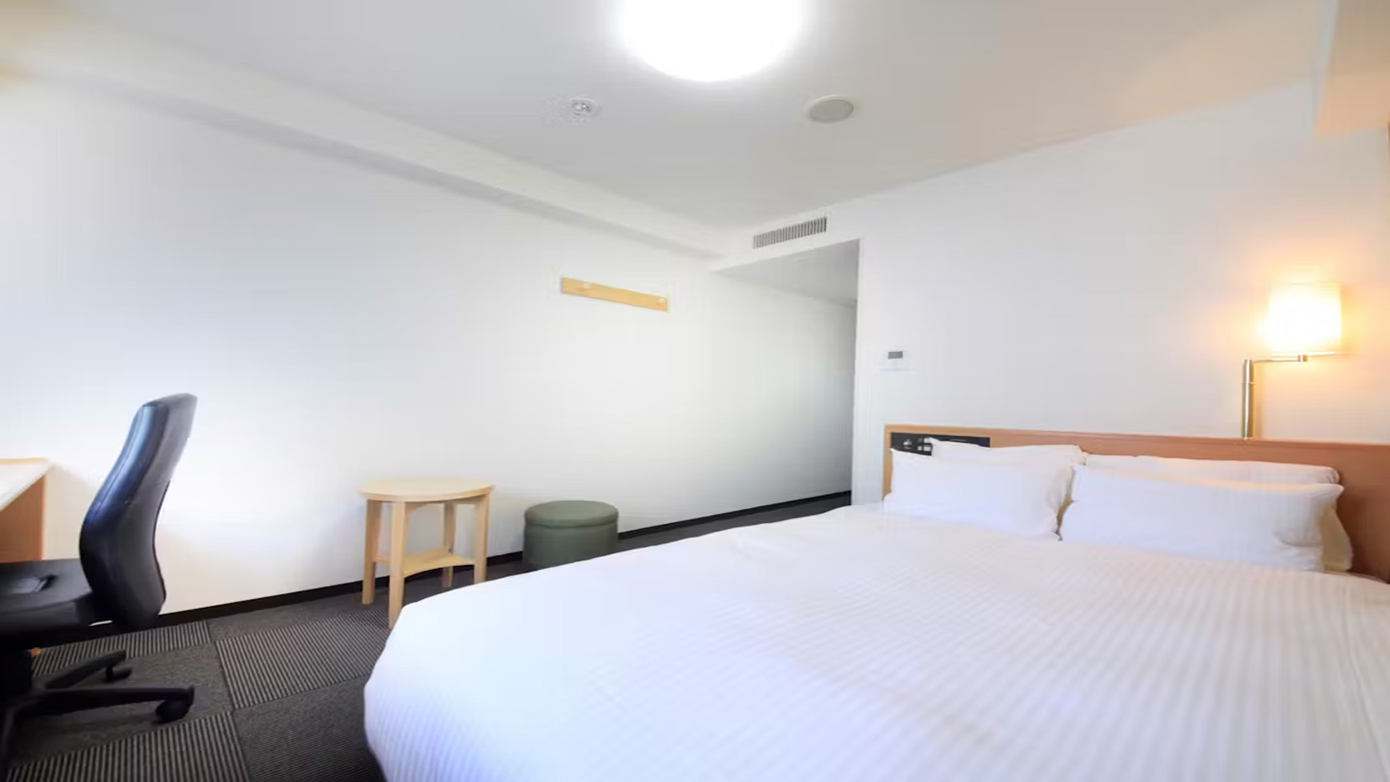 スタンダードダブル（ベッド140cm/18平米）