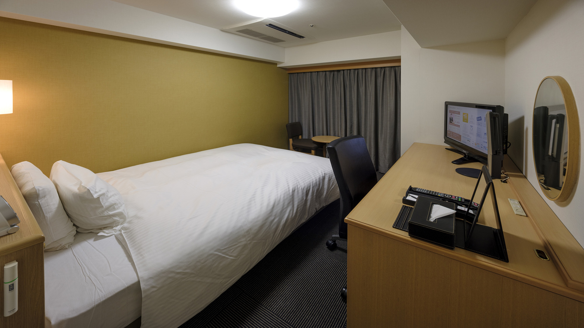 コーナーシングル（ベッド140cm/17平米）