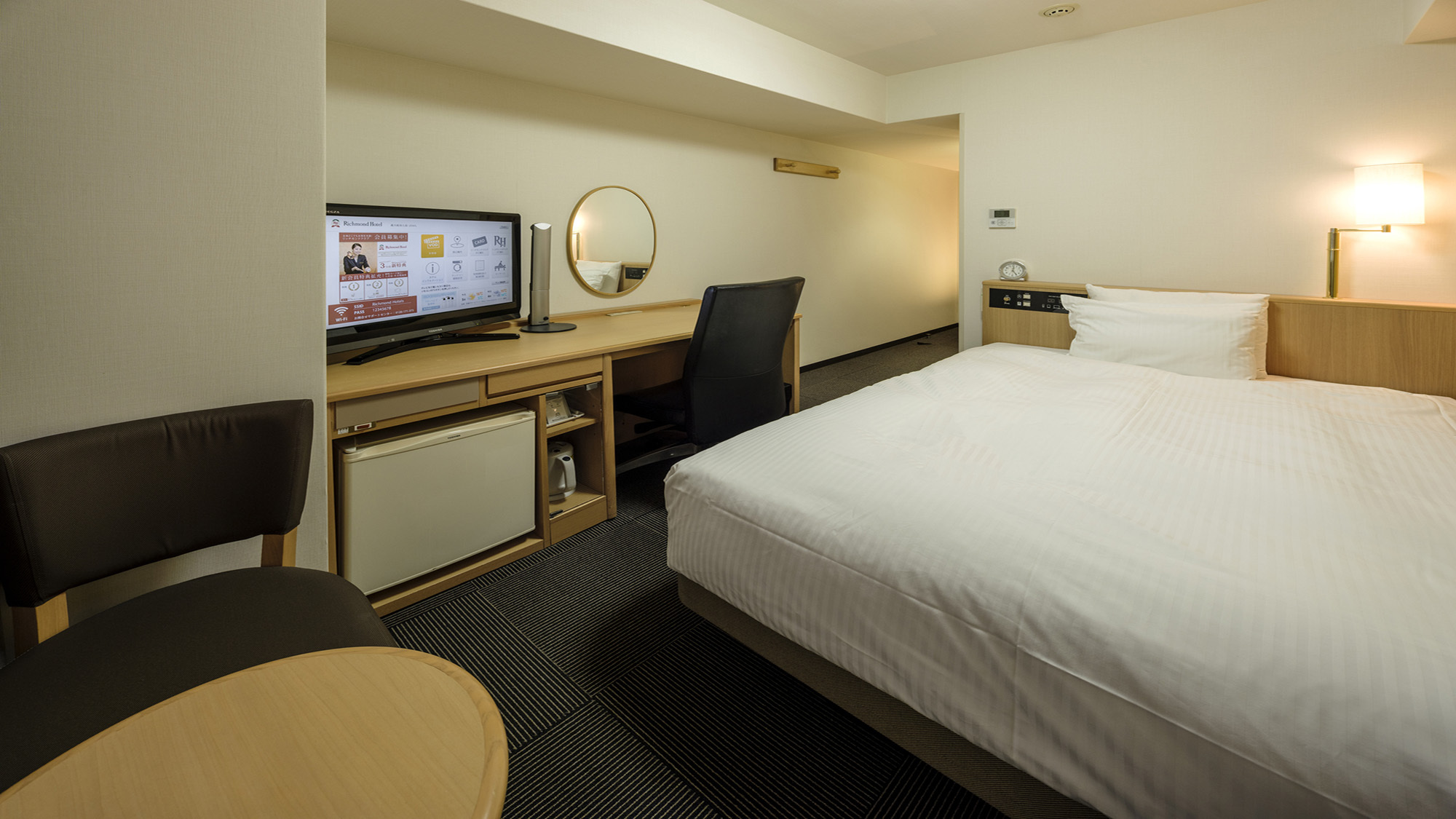 コーナーシングル（ベッド140cm/17平米）