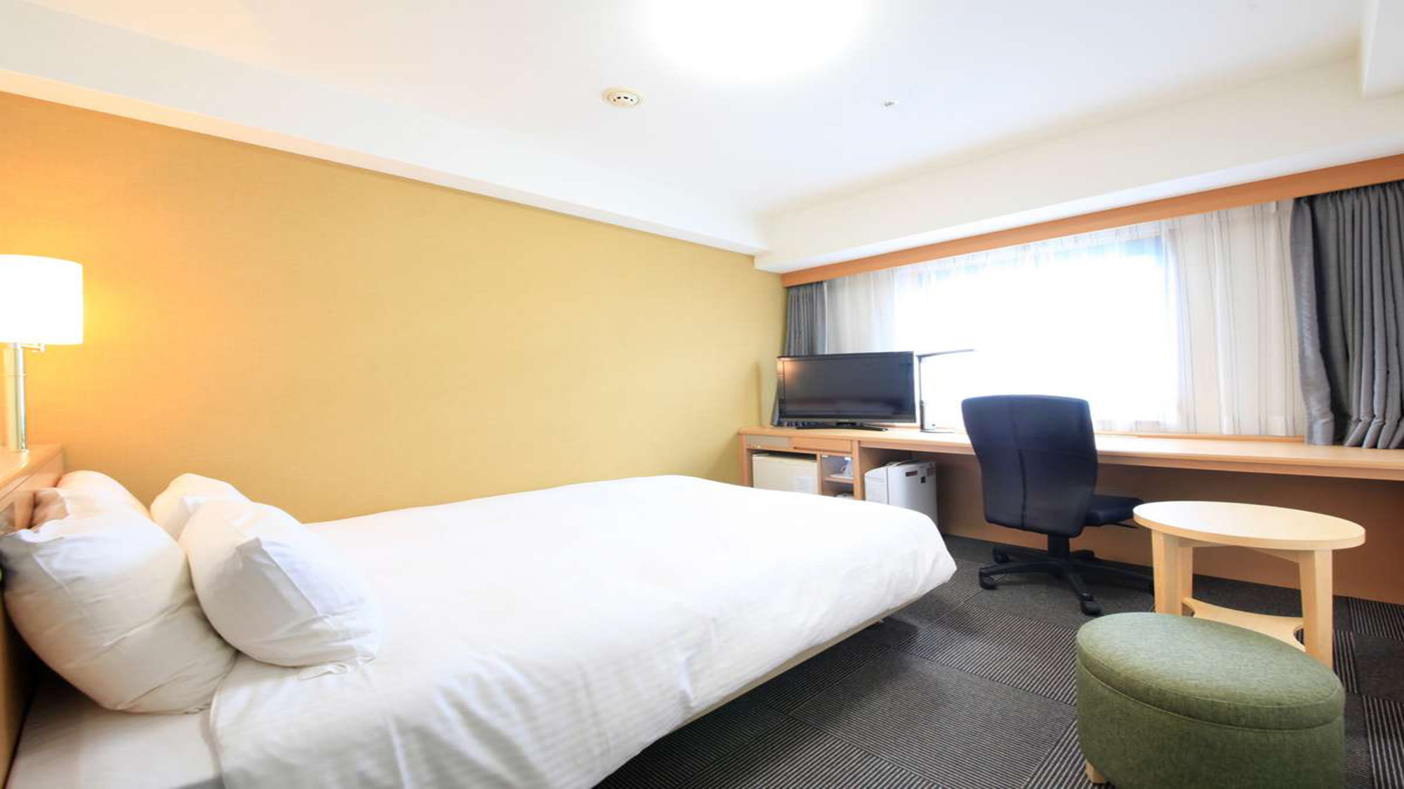 スタンダードダブル（ベッド140cm/18平米）