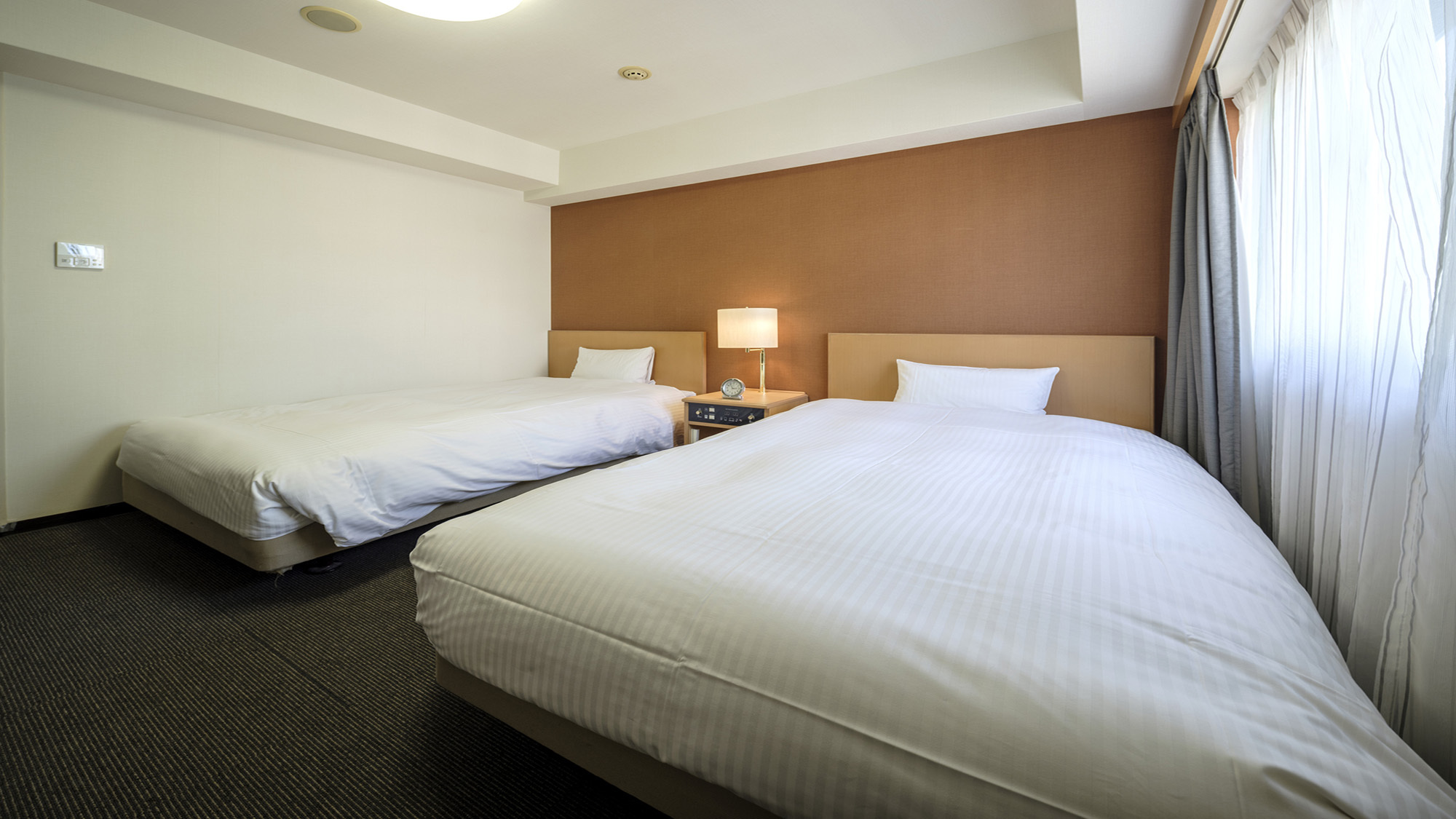 ツイン（ベッド123cm×;2台/26平米）