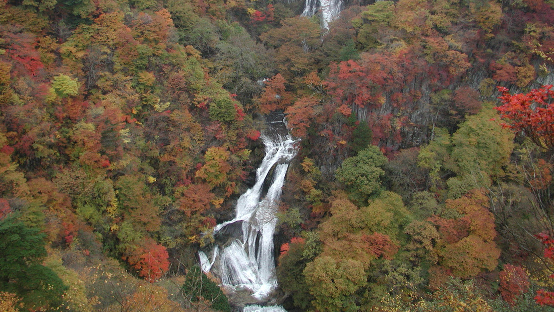 霧降の滝16：9