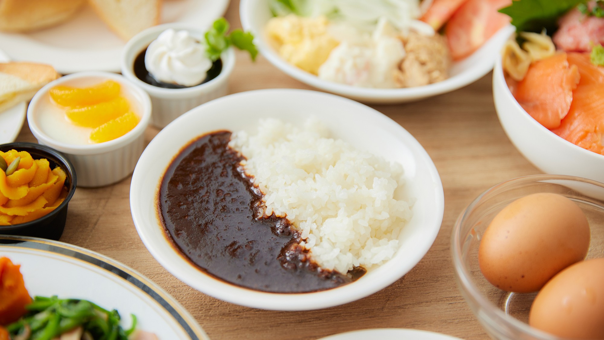 【朝食バイキング】当ホテル自慢のこだわりスパイスのブラックカレーをぜひご賞味ください。