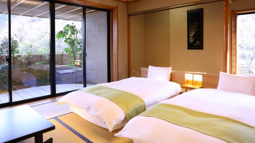 【露天風呂付和室】 濡れ縁（お庭）があり趣のあるのお部屋です