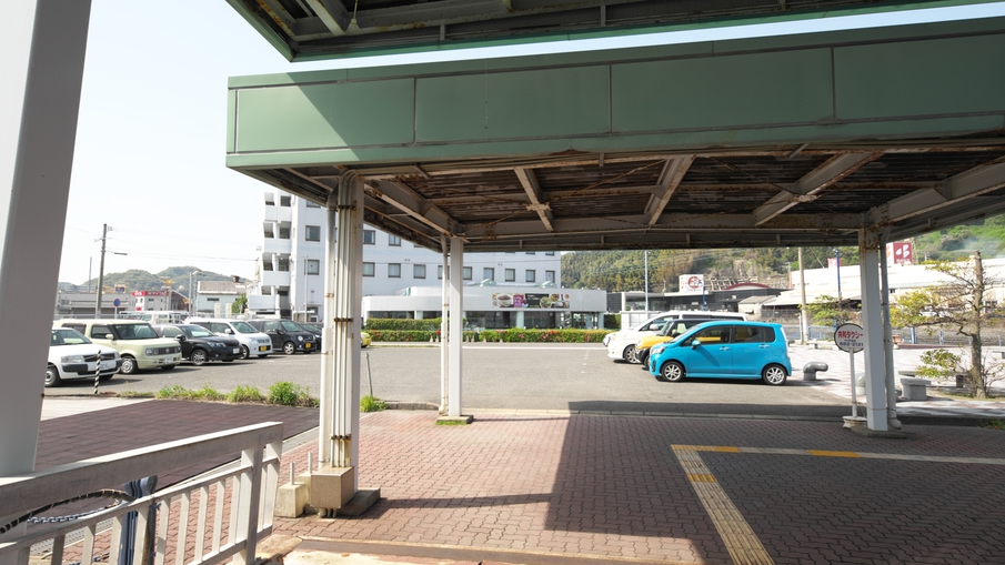 当ホテルご利用のお客様は駐車場を無料でご利用いただけますので、お車の方も安心してご利用いただけます。